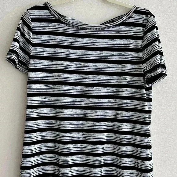T by Talbots Black & White Striped Heathered Short Sleeve Tee Twist Keyhole Back - Picture 1 of 16